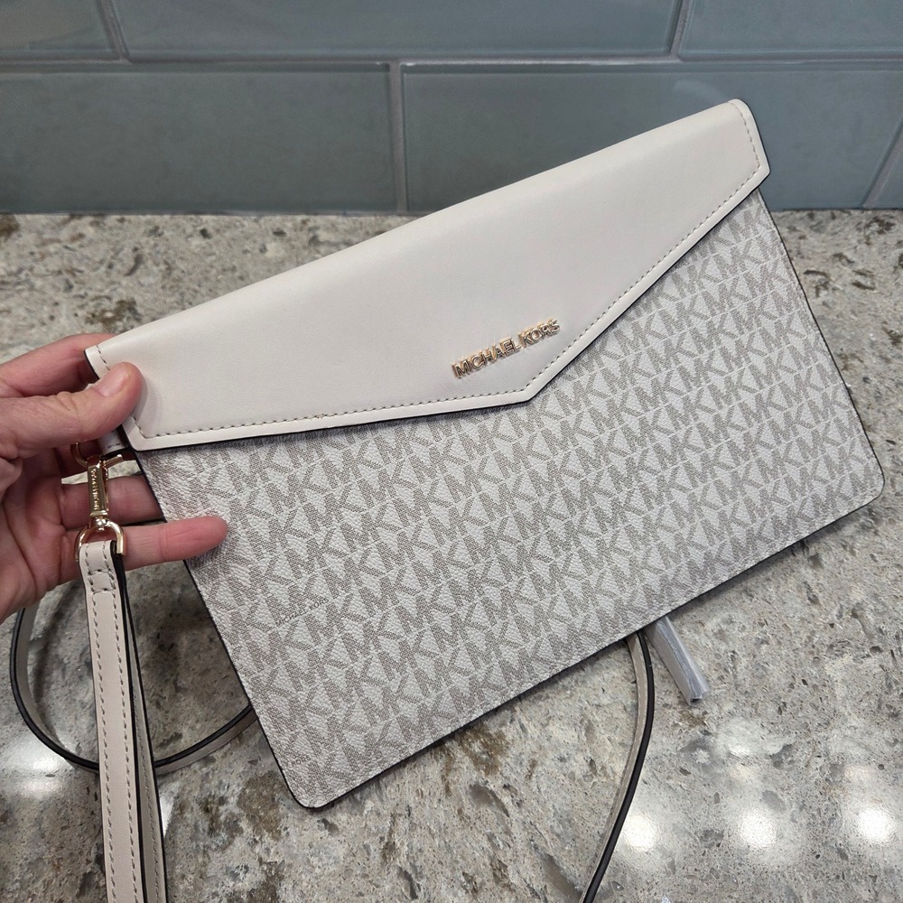 NWT Michael Kors 3-in-1 Crossbody Clutch Set Vanilla Monogram Gold Hardware - Picture 11 of 13